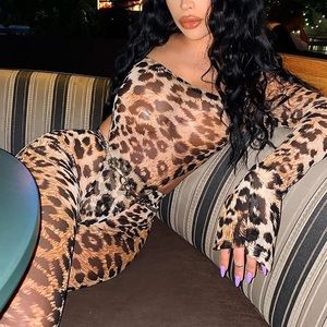 Fashion Nova Feline two piece outfit. Leggings and bodysuit.